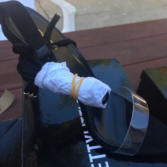 PRETTY LITTLE THING SHOES A FEW DIFFERENT SIZES - Picture 7 of 8